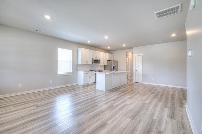 Building Photo - 531 Swanholme Dr