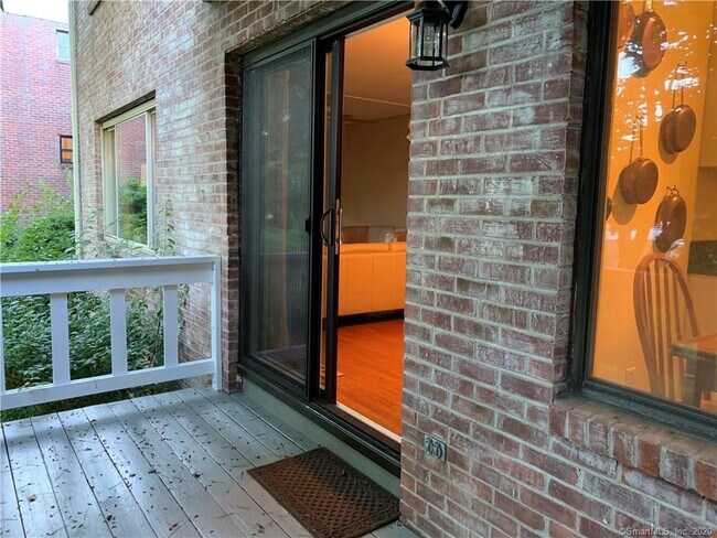 Building Photo - 13 Hills Ln