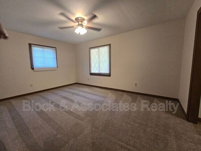 Building Photo - 1194 Ingram Dr