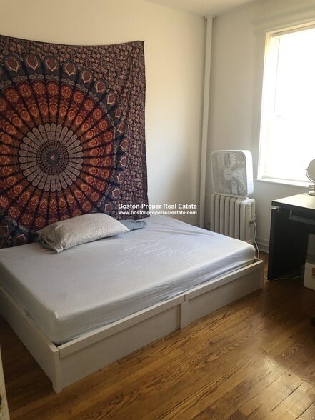 Building Photo - 64 Charlesgate E