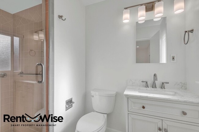 Building Photo - 838 Crompton Rd