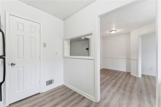 Building Photo - 2130 Fieldstone View Ct SE