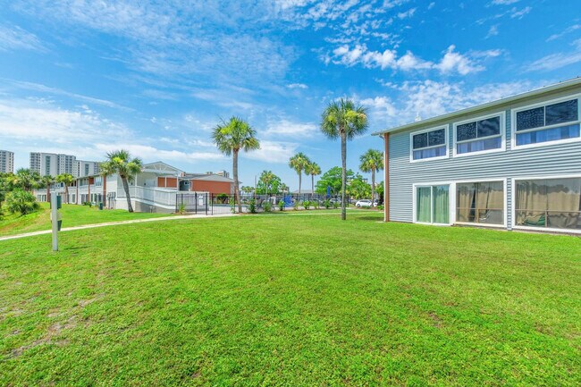 Building Photo - 4000 Gulf Terrace Dr