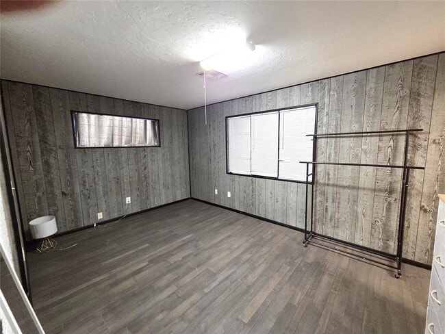 Building Photo - 4701 N Independence Ave