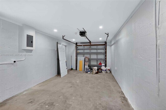 Building Photo - 524 NE 160th Terrace