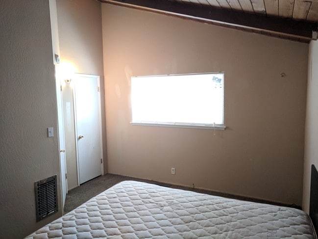 Building Photo - 2518 Knox Ave