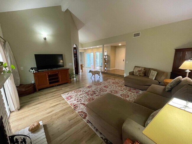 Building Photo - 1029 Silver Stallion Dr