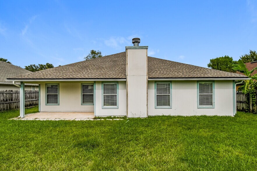 Building Photo - 383 Summit Dr