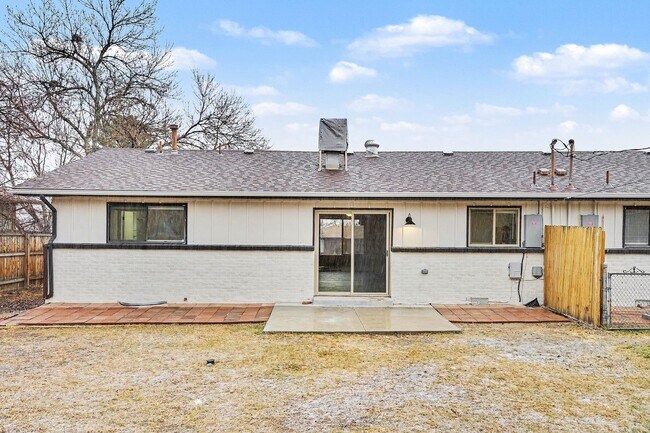 Building Photo - Renovated Duplex Available in Arvada!