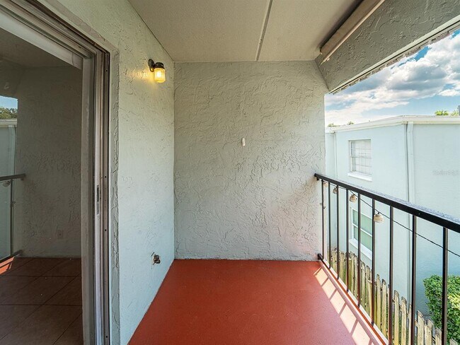 Building Photo - 2876 Somerset Park Dr