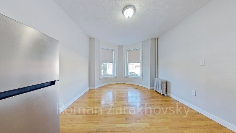 Building Photo - 1124 Commonwealth Ave