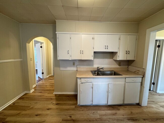 Building Photo - Cozy 3/1 House in South Rome
