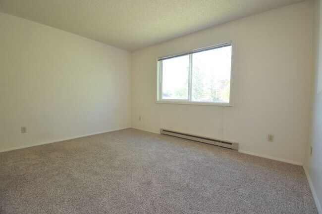 Building Photo - Spectacular views of the Bridgers!  Cute 2 bedroom 1.5 bath apartment