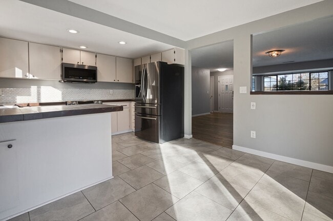 Building Photo - Ranch-Style 3 Bed / 2 Bath Single-Level Home in Hillsboro