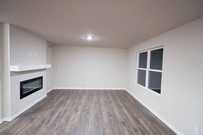 Building Photo - "Cyclist's Paradise: Spacious 2-Story Home...