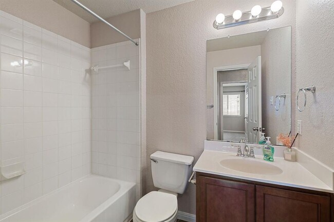 Building Photo - 410 Brazoria Trail