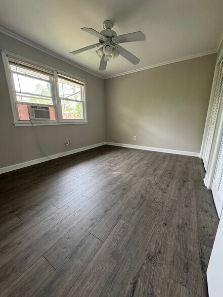 Building Photo - 701 Daniels St