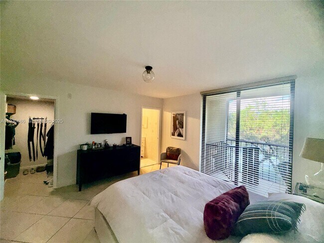 Building Photo - 8065 SW 107th Ave