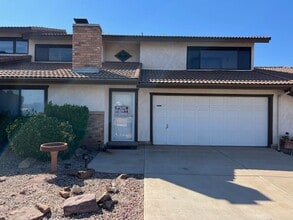 Building Photo - 55+ AGE RESTRICTION Cozy Bloomington