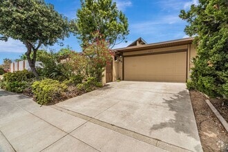 Building Photo - 2 Bedroom, 2 Bath Home with Bonus Room