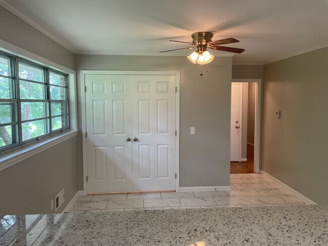 Building Photo - 3785 Pop Stone Cir