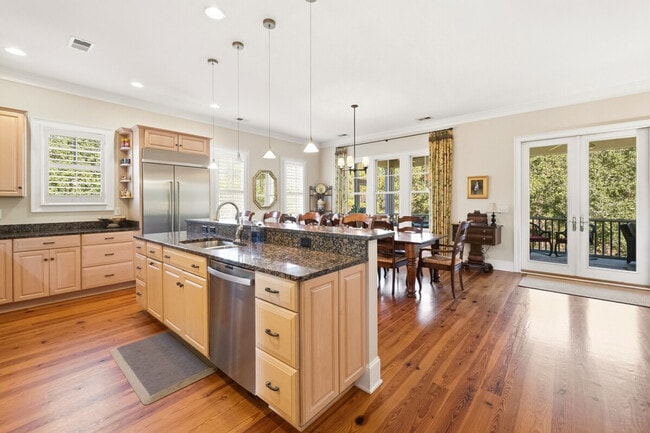 Building Photo - 190 Whiting Ln