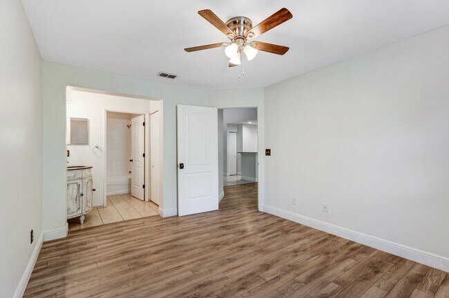 Building Photo - ** IBIS CLUB ** 3 BED / 2 BATH - CONDO - GATED COMMUNITY - SMALL PET OK! - ANNUAL RENTAL