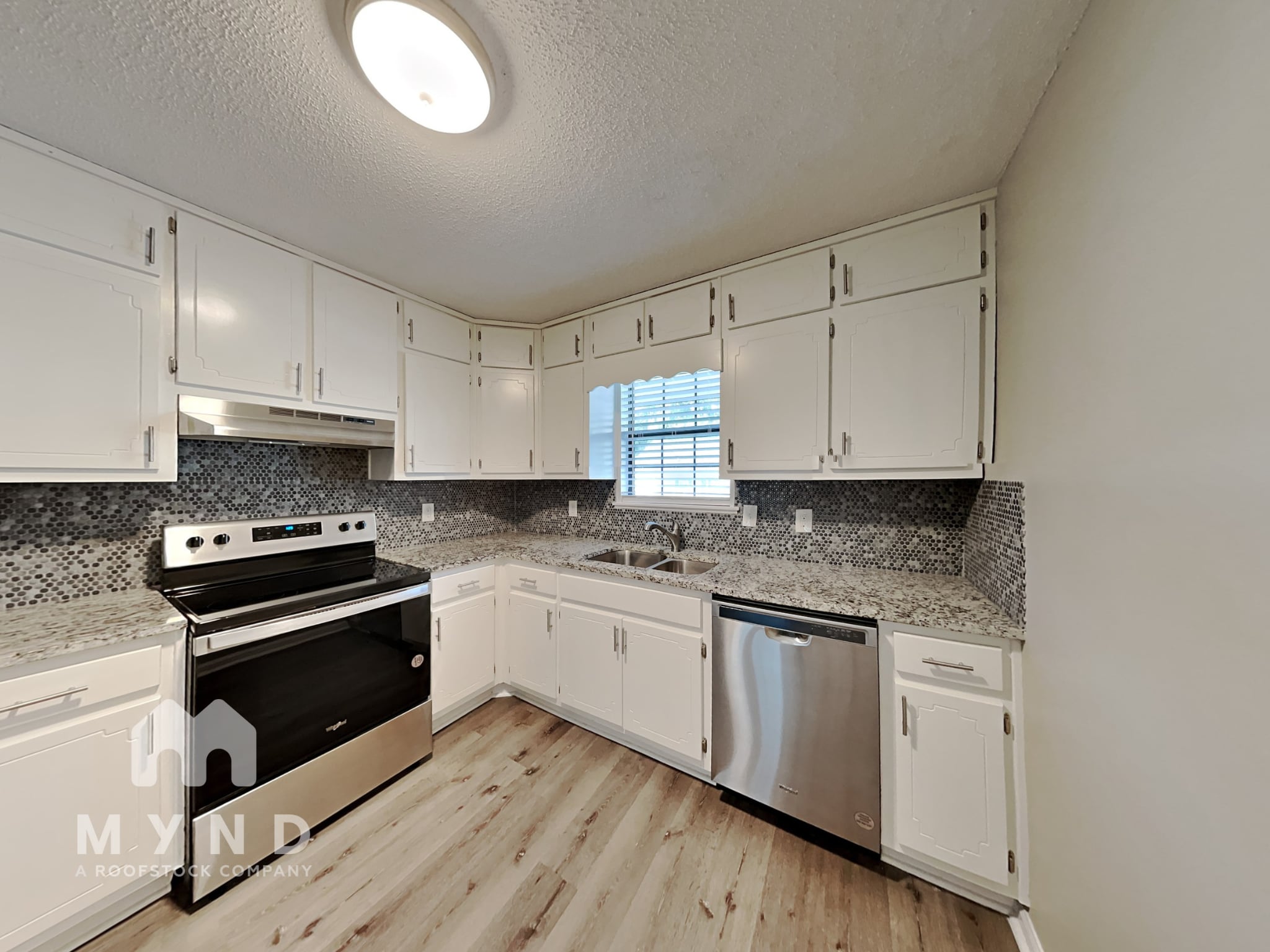 Building Photo - 208 Oak Cir N