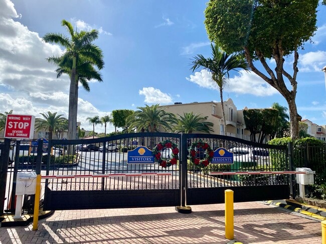 Building Photo - 8615 NW 5th Ter