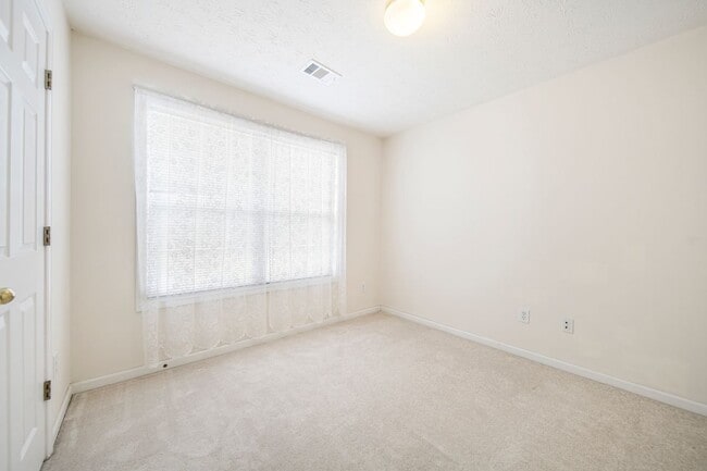 Building Photo - 740 Clairidge Ln SW