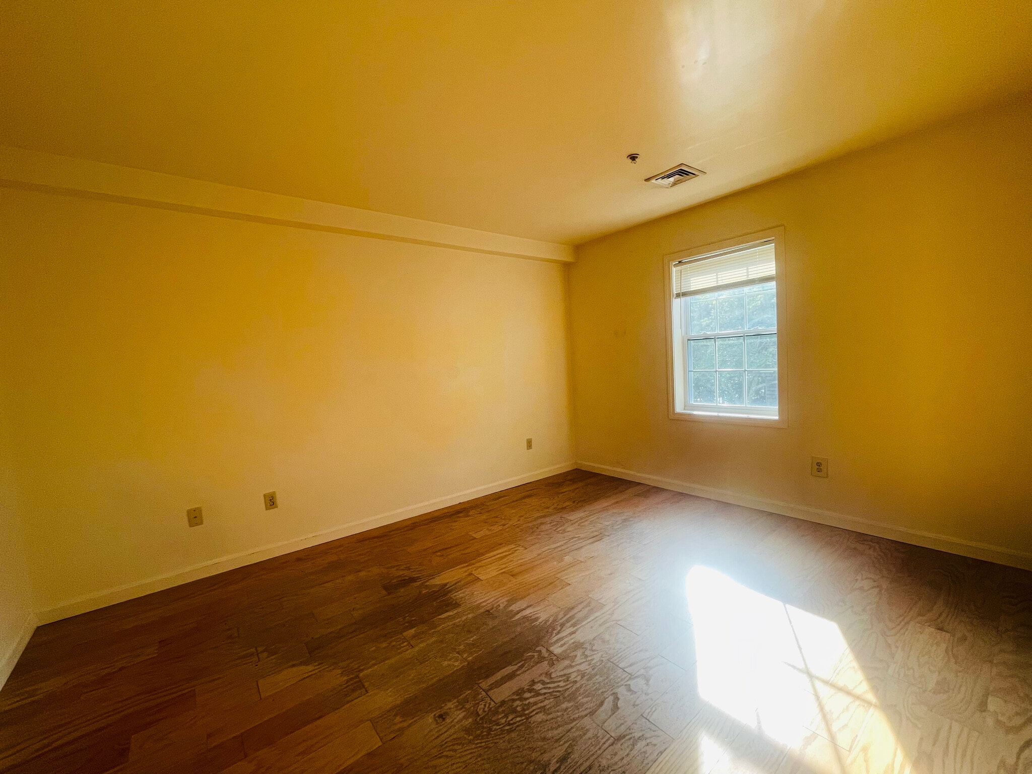 Building Photo - 34 Raymond St