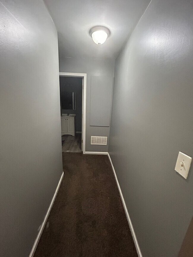 Building Photo - 3503 Falling Springs Rd