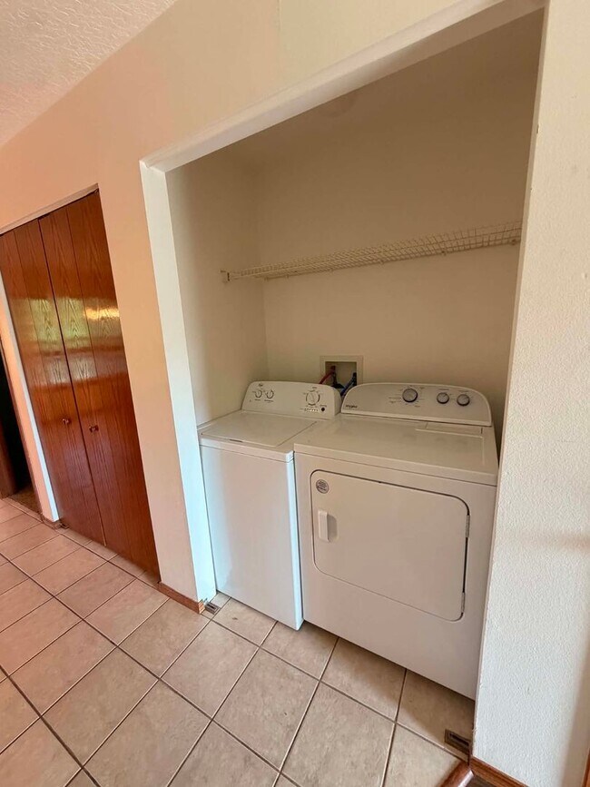 Building Photo - BEAUTIFUL 3 BEDROOM / 2 BATHROOM HOUSE WITH FENCED IN YARD, PORCH, AND SHED LOCATED CLOSE TO FREE...