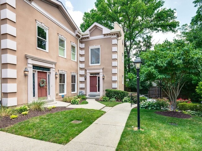Building Photo - Charming 2BR/2BA condo in Green Hills!