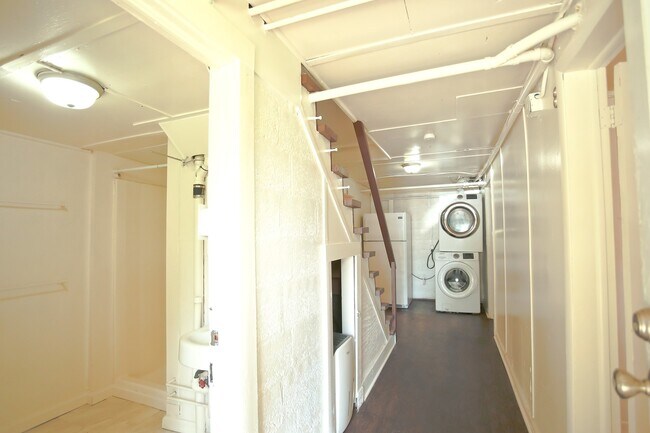 Building Photo - 8br Single Family Home on 14th St NW  (MIN...