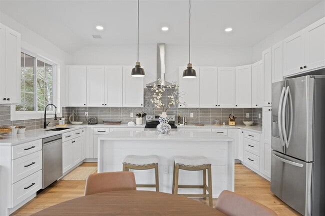 Building Photo - 22 Creekside Dr