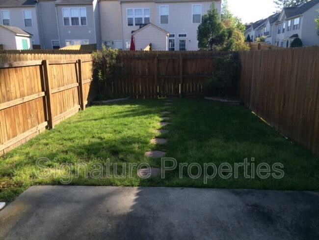 Building Photo - 2216 High Bush Cir