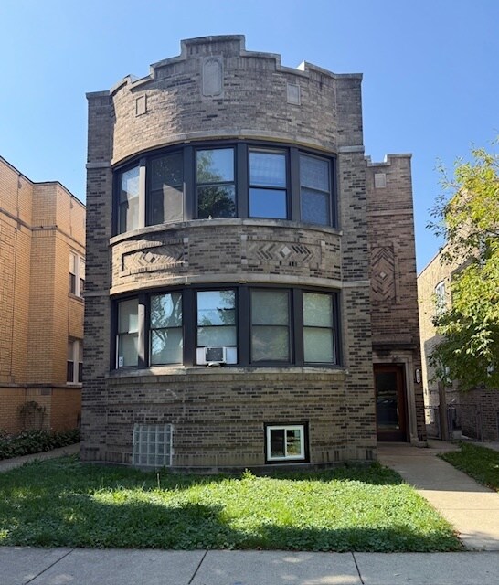 Primary Photo - 6738 N Rockwell St