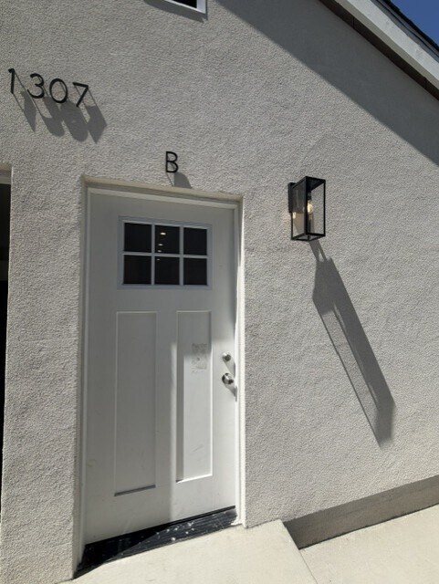 Building Photo - 1307 W 96th St