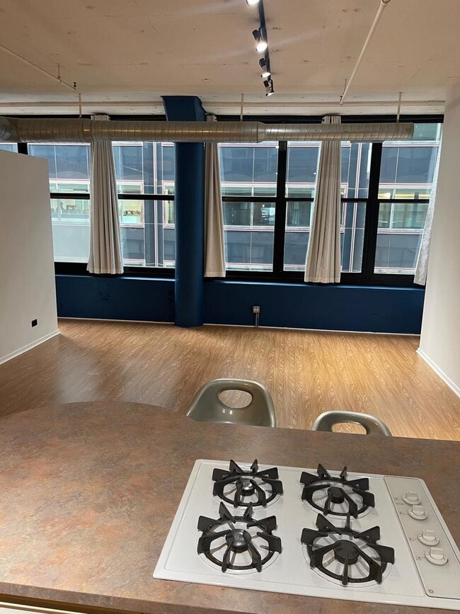 Building Photo - 130 S Canal St