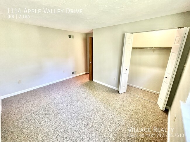 Building Photo - Extremely spacious 3-bed townhome in Dalla...