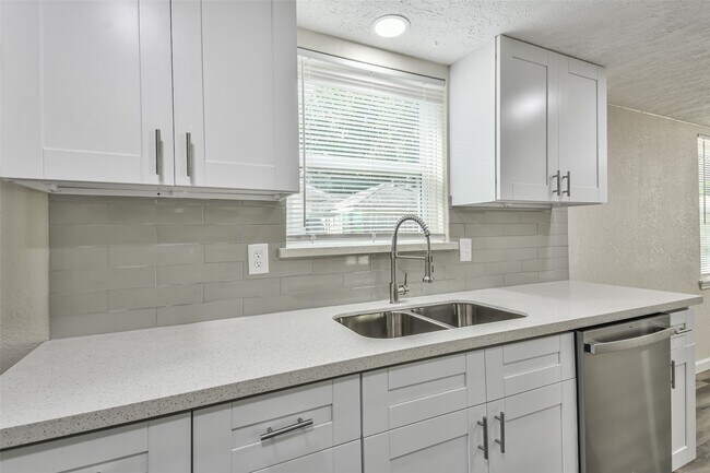 Building Photo - 12614 Dermott Dr