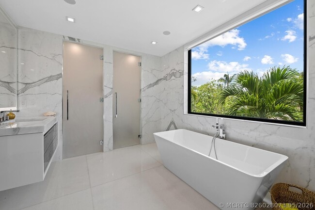 Building Photo - 401 Lido Dr