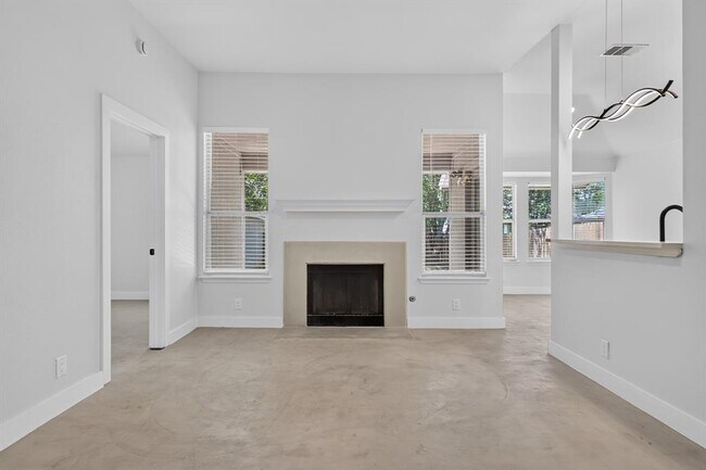 Building Photo - 14511 Oliphant St