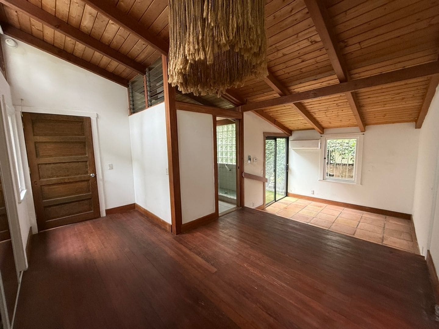 Building Photo - Hidden Garden Retreat – A One-Bedroom Oasis in the Heart of Venice