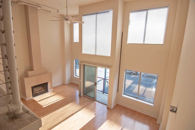 Building Photo - Stylish Live/Work Loft 1 Block from Caltrain