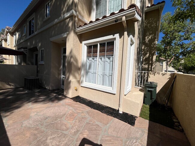 Building Photo - 4 Bedroom Townhome for Rent in Stevenson R...