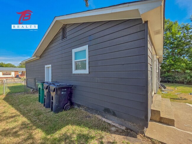 Building Photo - Newly Remodeled Home in SW OKC for Lease