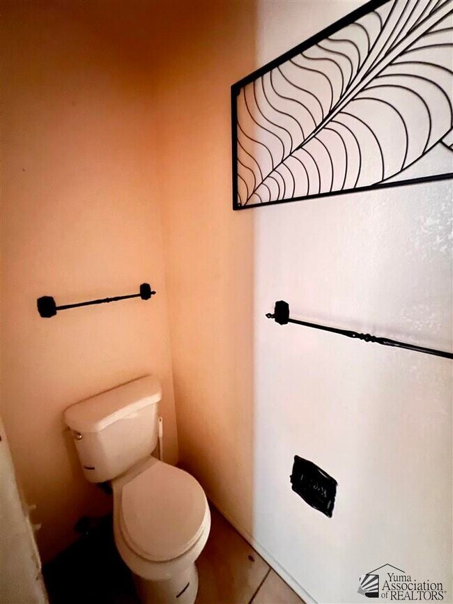 Building Photo - 2045 S 14th Ave