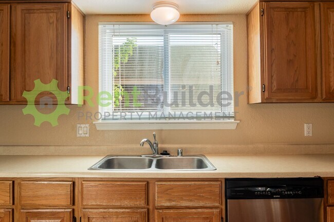Building Photo - CALL US TODAY AT (505) 808-6467 TO SCHEDUL...